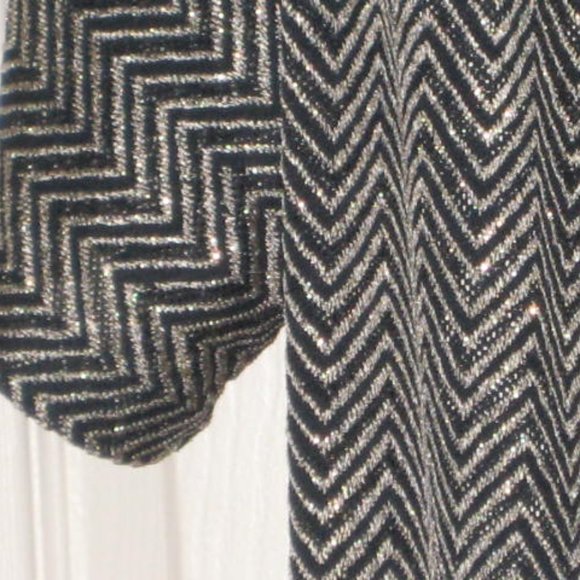 Chicos Size 2 L Open Cardigan Ruana Wrap Sweater Black Gold Metallic Excellent - Picture 3 of 10